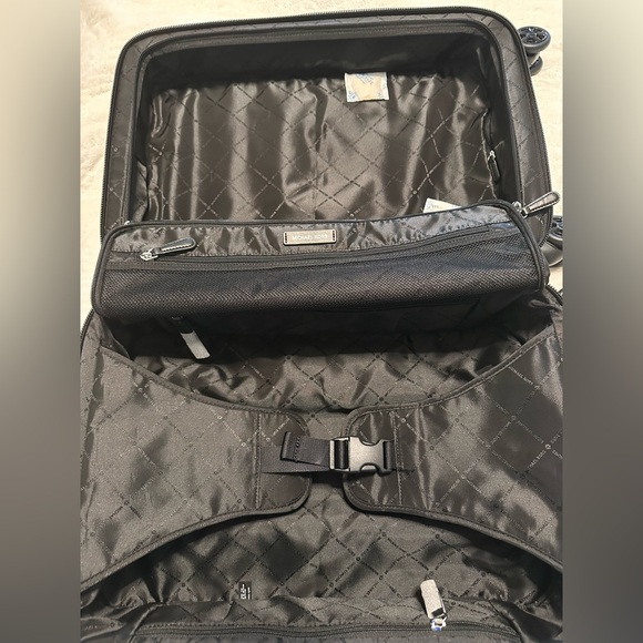 Michael Kors travel trolley carry-on bag. Used once - excellent condition - Picture 4 of 7